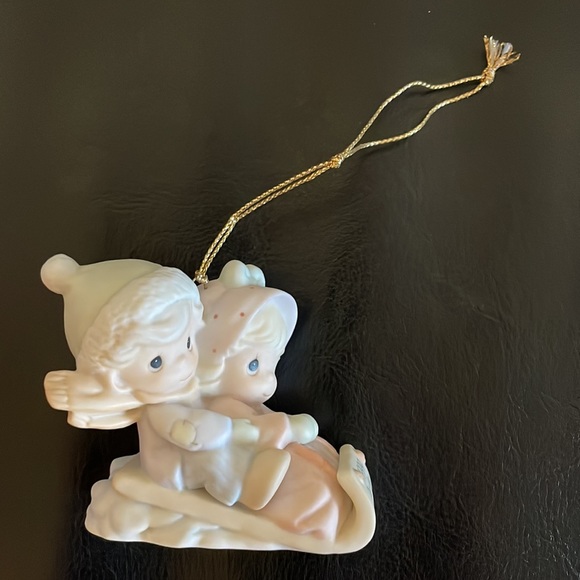 Precious Moment Christmas ornament - Picture 2 of 9